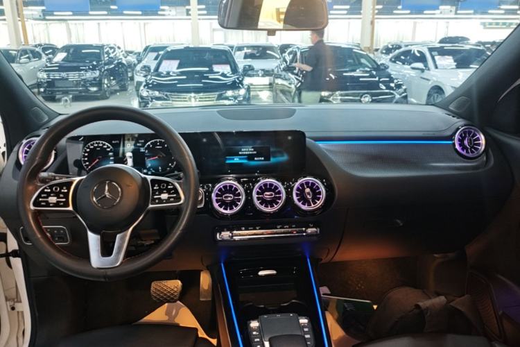 Used Mercedes-Benz GLA 2020 GLA 200 Center Console