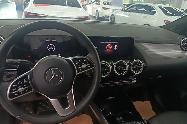 Used Mercedes-Benz GLA 2020 GLA 200 Center Console