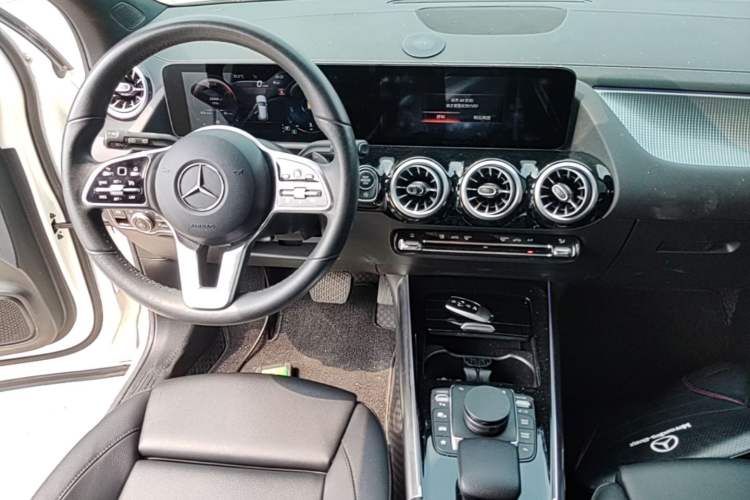 Used Mercedes-Benz GLA 2020 GLA 180 Center Console