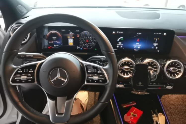 Used Mercedes-Benz GLA 2020 GLA 200 Center Console