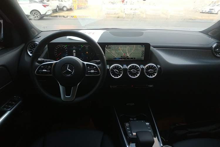 Used Mercedes-Benz GLA 2020 GLA 200 Center Console