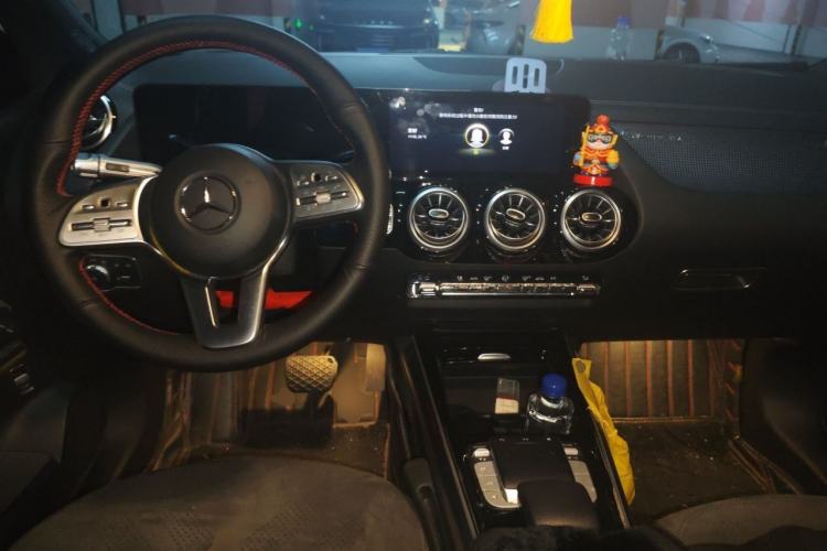 Used Mercedes-Benz GLA 2020 GLA 200 Center Console