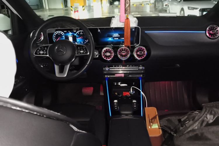 Used Mercedes-Benz GLA 2020 GLA 200 Center Console