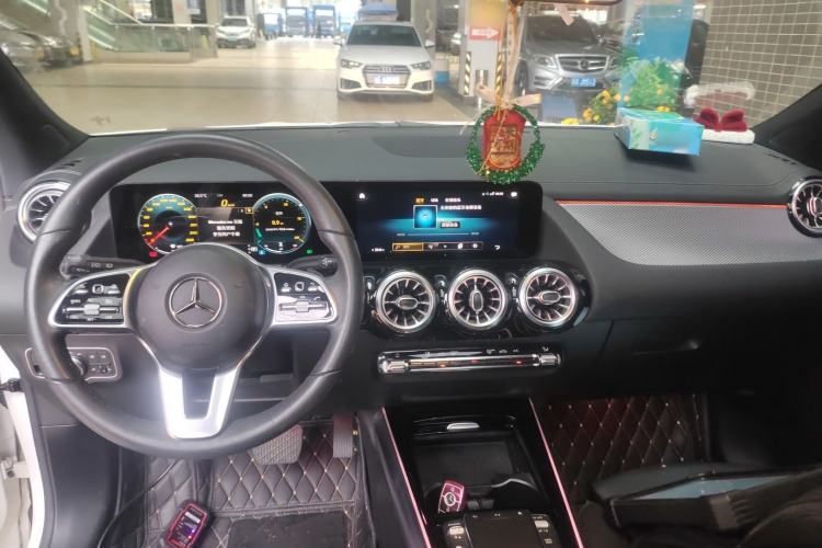 Used Mercedes-Benz GLA 2020 GLA 180 Center Console