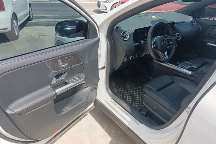Used Mercedes-Benz GLA 2020 GLA 200 4MATIC Driver Seat