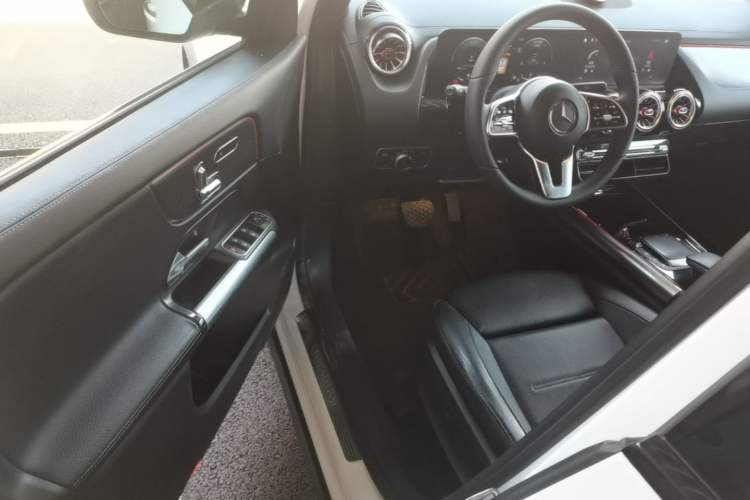 Used Mercedes-Benz GLA 2020 GLA 200 4MATIC Driver Seat