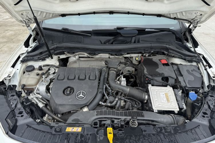 Used Mercedes-Benz GLA 2020 GLA 200 Engine Bay