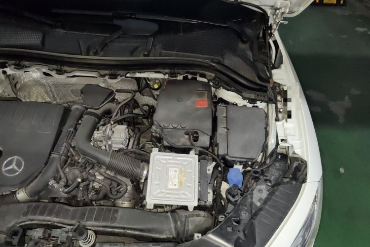 Used Mercedes-Benz GLA 2020 GLA 200 Engine Bay Left