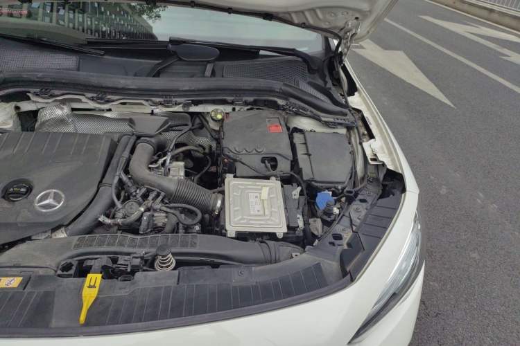Used Mercedes-Benz GLA 2020 GLA 200 Engine Bay Left