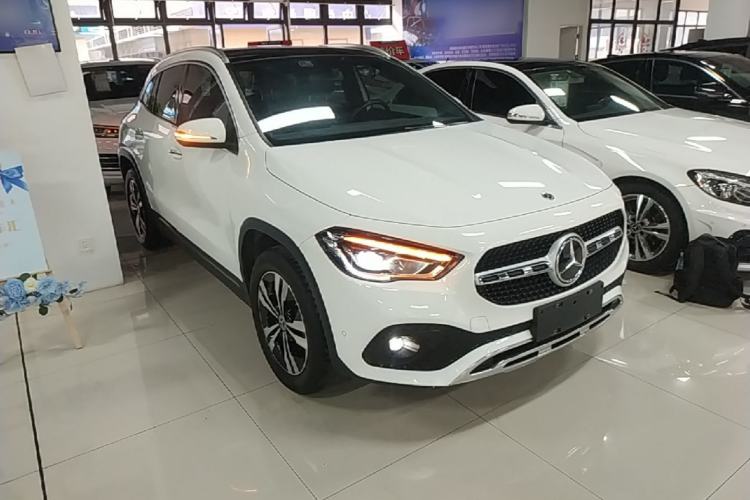 Used Mercedes-Benz GLA 2020 GLA 200 Front Right 45 Deg