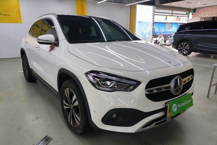 Used Mercedes-Benz GLA 2020 GLA 200 Front Right 45 Deg
