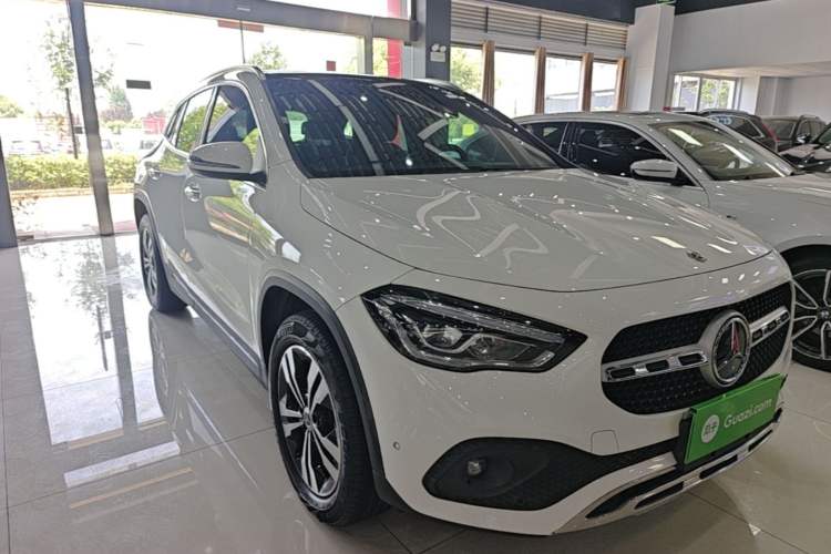 Used Mercedes-Benz GLA 2020 GLA 200 Front Right 45 Deg