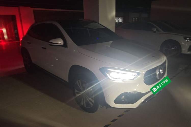 Used Mercedes-Benz GLA 2020 GLA 180 Front Right 45 Deg