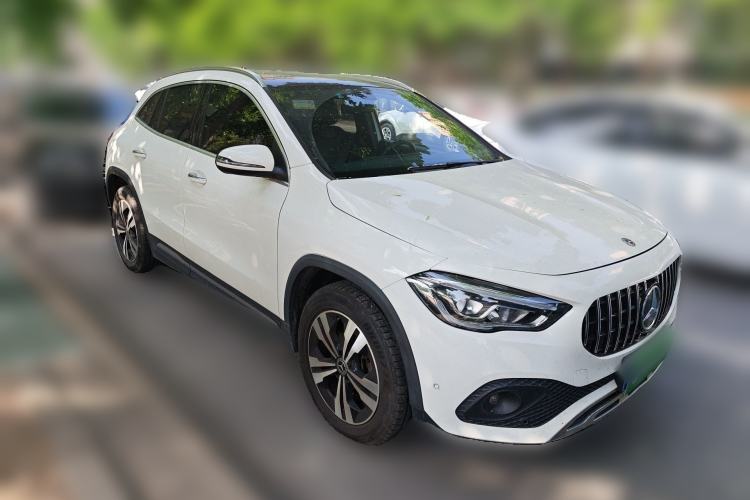 Used Mercedes-Benz GLA 2020 GLA 200 Front Right 45 Deg
