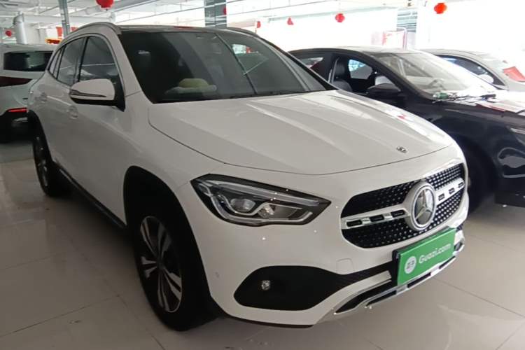 Used Mercedes-Benz GLA 2020 GLA 200 Front Right 45 Deg