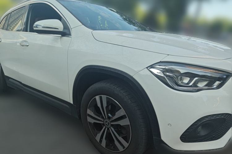 Used Mercedes-Benz GLA 2020 GLA 200 Front Right 45 Deg