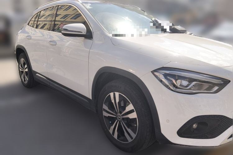 Used Mercedes-Benz GLA 2020 GLA 200 Front Right 45 Deg