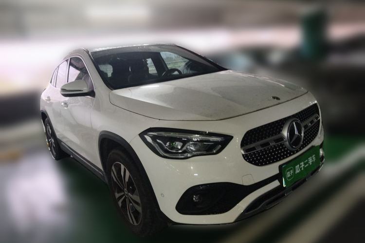 Used Mercedes-Benz GLA 2020 GLA 200 Front Right 45 Deg