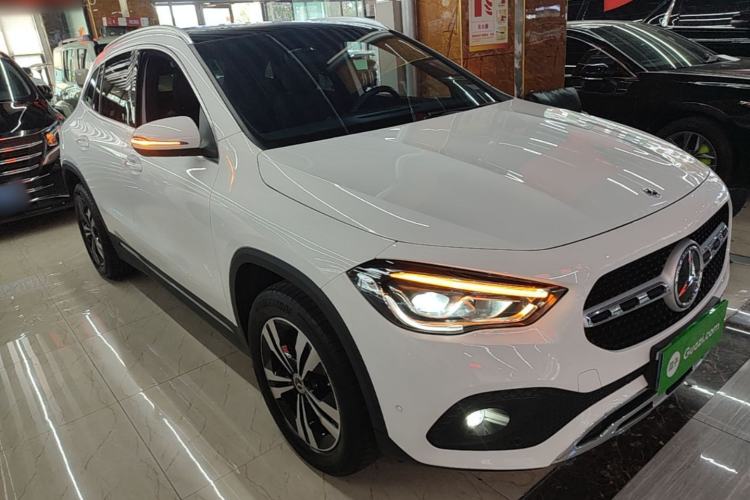 Used Mercedes-Benz GLA 2020 GLA 200 Front Right 45 Deg