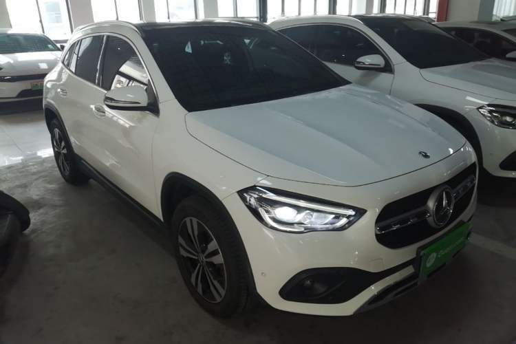 Used Mercedes-Benz GLA 2020 GLA 200 Front Right 45 Deg