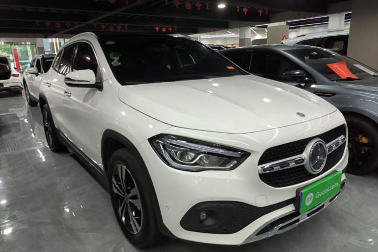 Used Mercedes-Benz GLA 2020 GLA 200 Front Right 45 Deg