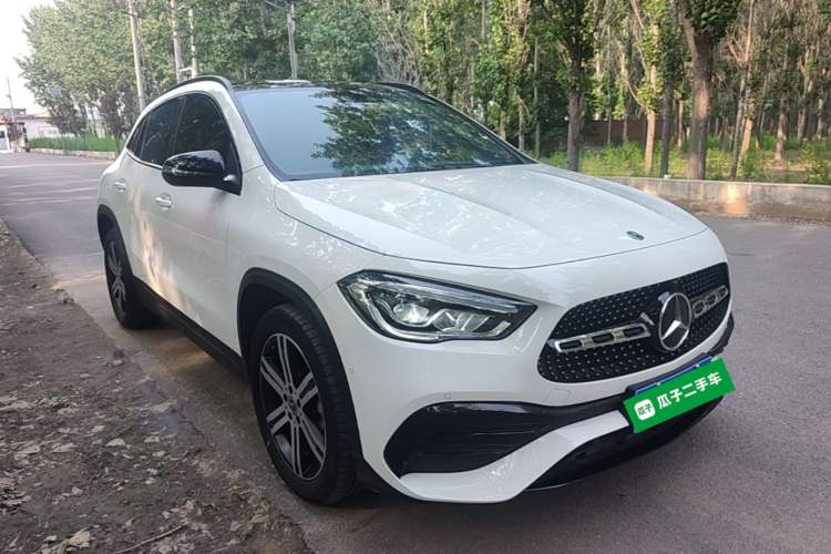 Used Mercedes-Benz GLA 2020 GLA 200 4MATIC Front Right 45 Deg