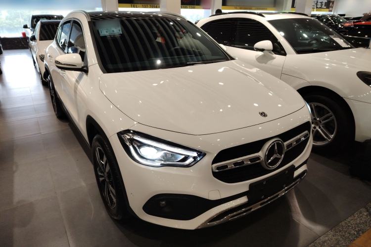 Used Mercedes-Benz GLA 2020 GLA 200 Front Right 45 Deg