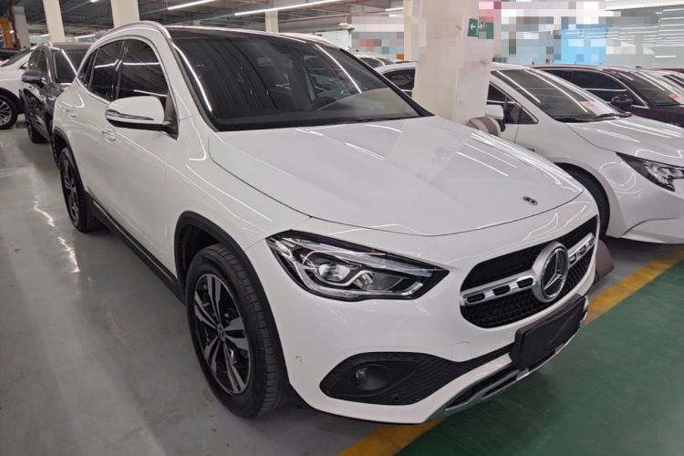 Used Mercedes-Benz GLA 2020 GLA 200 Front Right 45 Deg