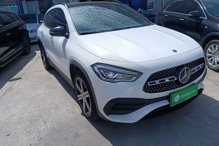 Used Mercedes-Benz GLA 2020 GLA 200 4MATIC Front Right 45 Deg