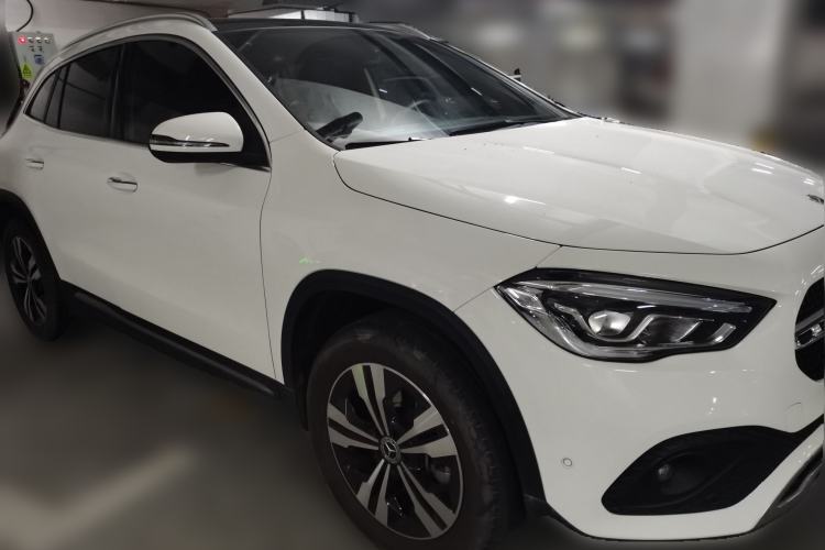 Used Mercedes-Benz GLA 2020 GLA 200 Front Right 45 Deg