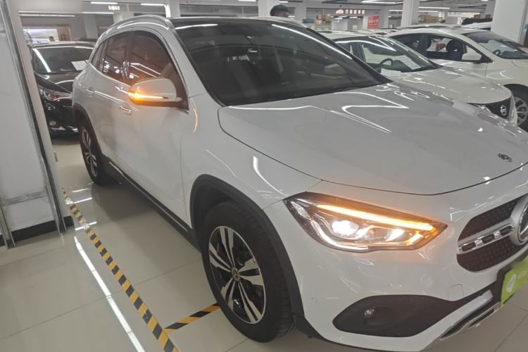 Used Mercedes-Benz GLA 2020 GLA 200 Front Right 45 Deg
