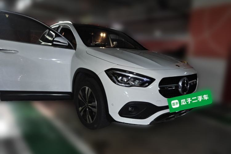 Used Mercedes-Benz GLA 2020 GLA 200 Front Right 45 Deg