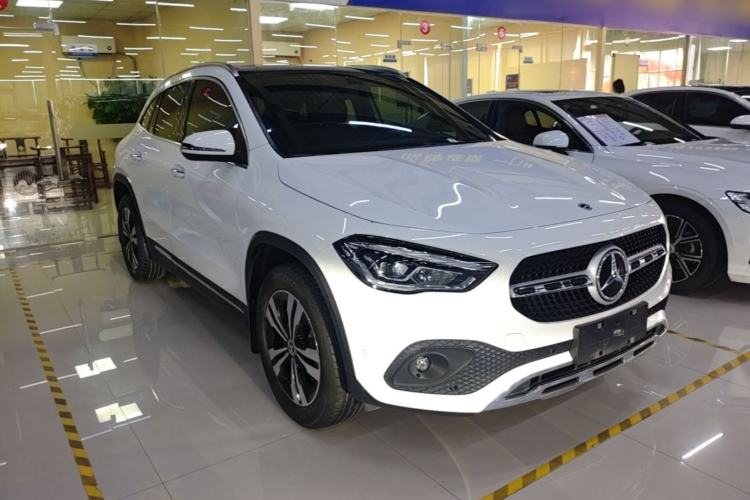Used Mercedes-Benz GLA 2020 GLA 200 Front Right 45 Deg