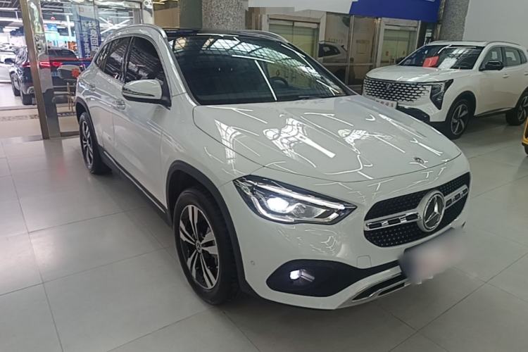 Used Mercedes-Benz GLA 2020 GLA 200 Front Right 45 Deg