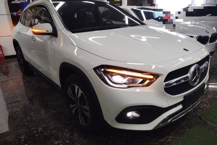 Used Mercedes-Benz GLA 2020 GLA 200 Front Right 45 Deg