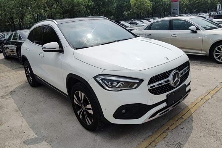 Used Mercedes-Benz GLA 2020 GLA 180 Front Right 45 Deg
