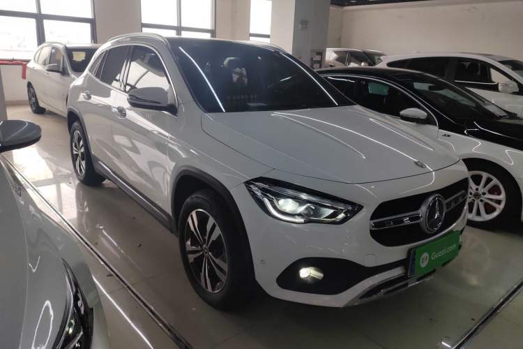 Used Mercedes-Benz GLA 2020 GLA 200 Front Right 45 Deg