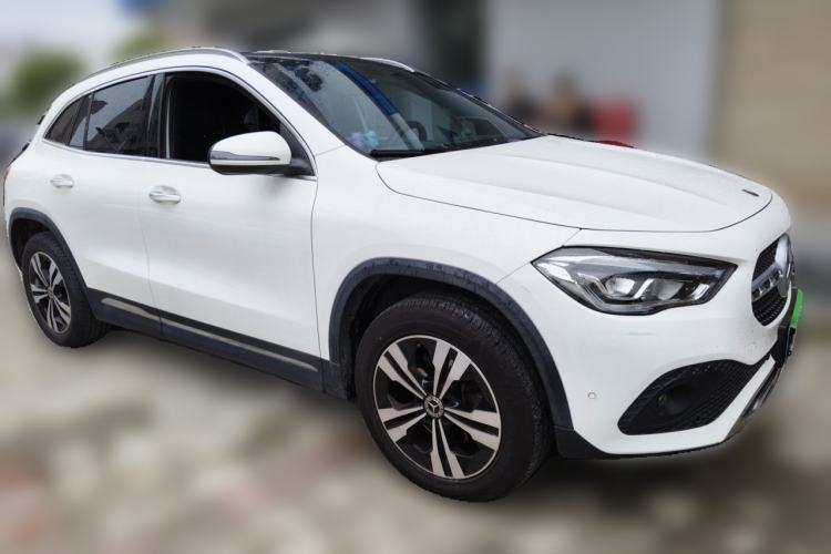 Used Mercedes-Benz GLA 2020 GLA 200 Front Right 45 Deg
