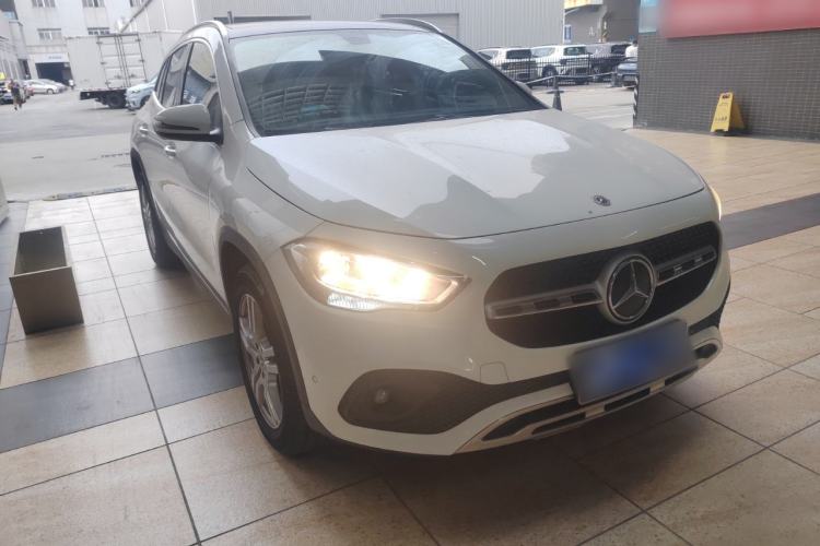 Used Mercedes-Benz GLA 2020 GLA 180 Front Right 45 Deg