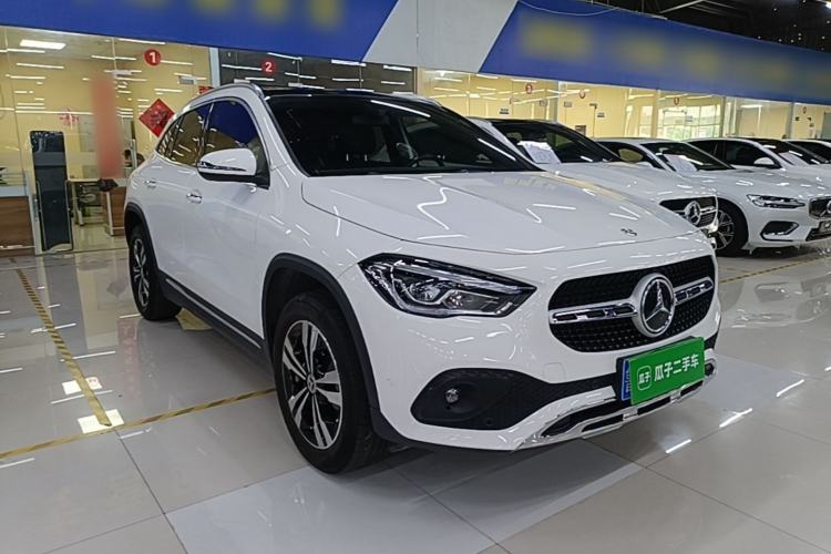 Used Mercedes-Benz GLA 2020 GLA 200 Front Right 45 Deg