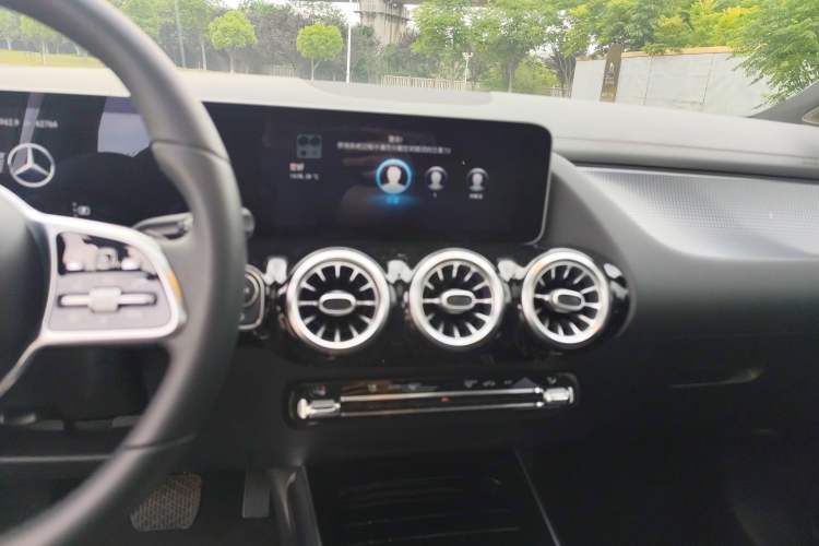 Used Mercedes-Benz GLA 2020 GLA 200 Interior 1