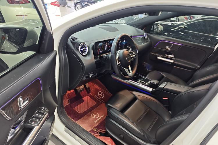 Used Mercedes-Benz GLA 2020 GLA 200 Interior 3