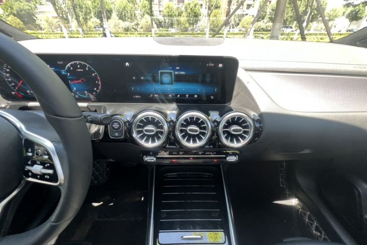 Used Mercedes-Benz GLA 2020 GLA 200 Interior 4