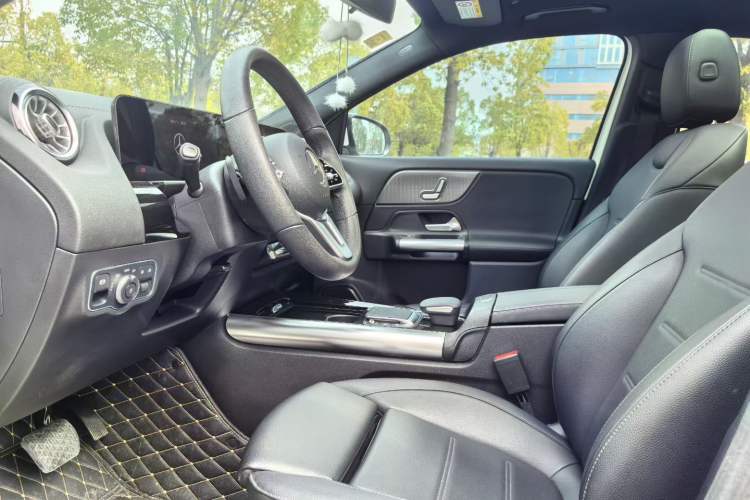 Used Mercedes-Benz GLA 2020 GLA 200 Interior 4