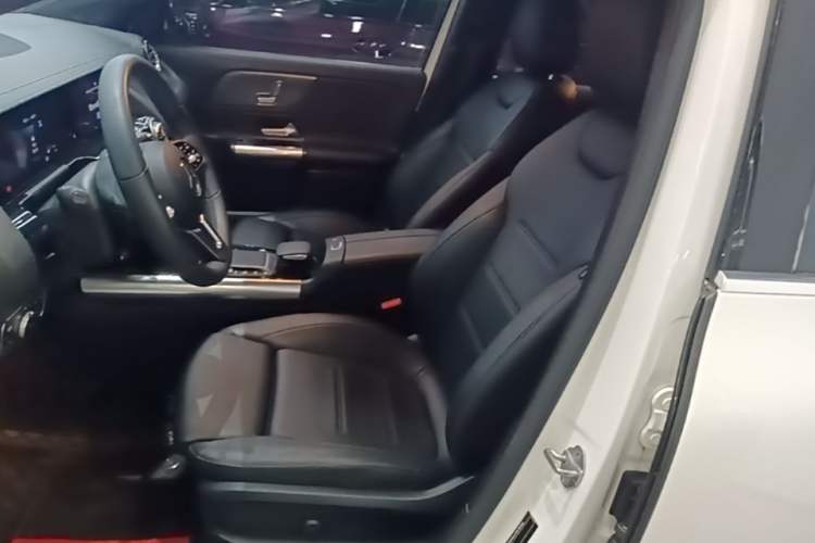 Used Mercedes-Benz GLA 2020 GLA 200 Left Front Seat