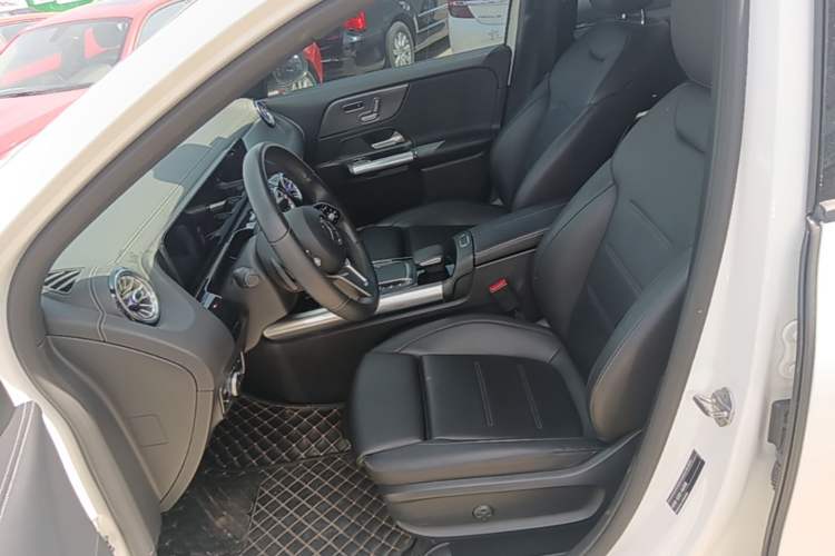 Used Mercedes-Benz GLA 2020 GLA 200 4MATIC Left Front Seat