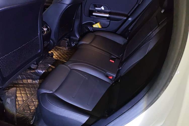 Used Mercedes-Benz GLA 2020 GLA 200 Left Rear Seat