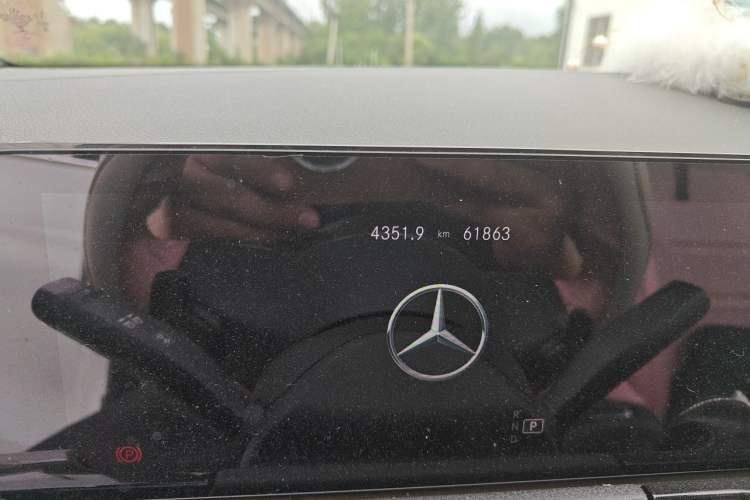 Used Mercedes-Benz GLA 2020 GLA 200 Odometer Close Up