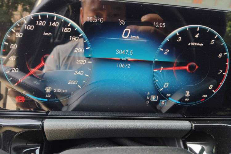 Used Mercedes-Benz GLA 2020 GLA 200 Odometer Close Up