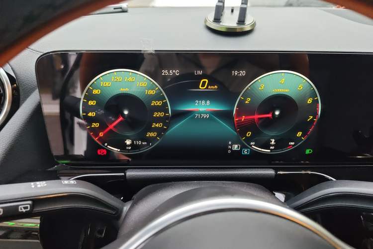 Used Mercedes-Benz GLA 2020 GLA 180 Odometer Close Up